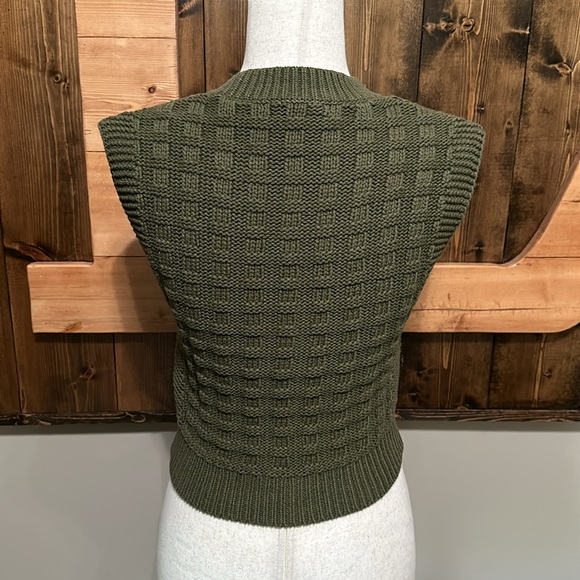 Madewell Checkered-Stitch Wedge Sweater Vest in Desert Olive - Picture 4 of 4
